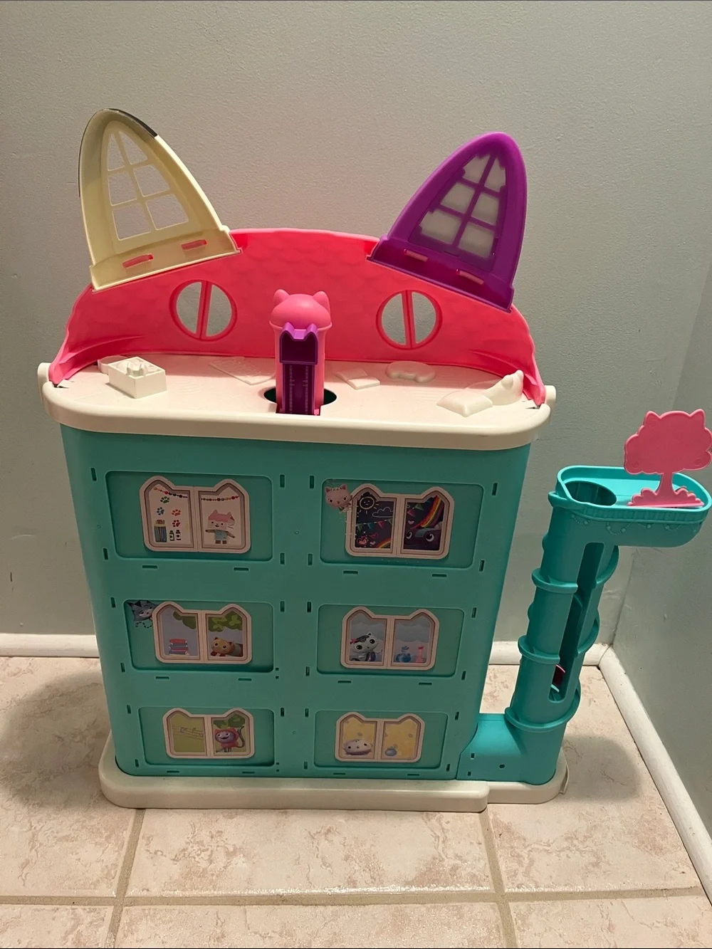 Gabby’s Dollhouse.  Kids Playhouse Dollhouse Toy - Pink, Teal & Yellow